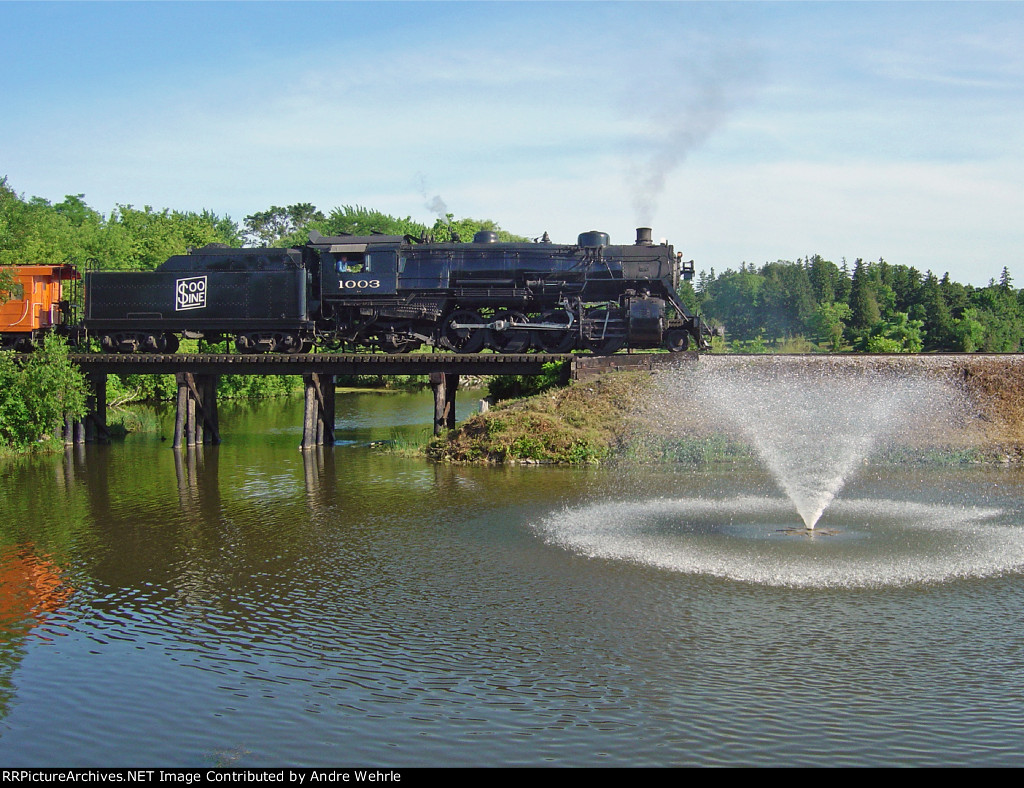 SOO 1003 makes a photo stop